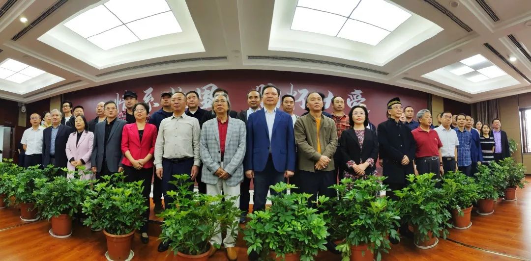 现场嘉宾集体合影.jpg
